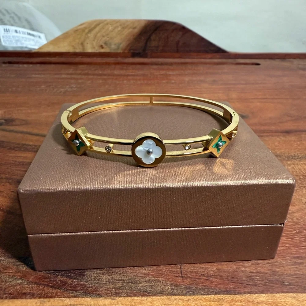 Gold Plated clover motifs Titanium Steel bangle white mother ofpearl green stone